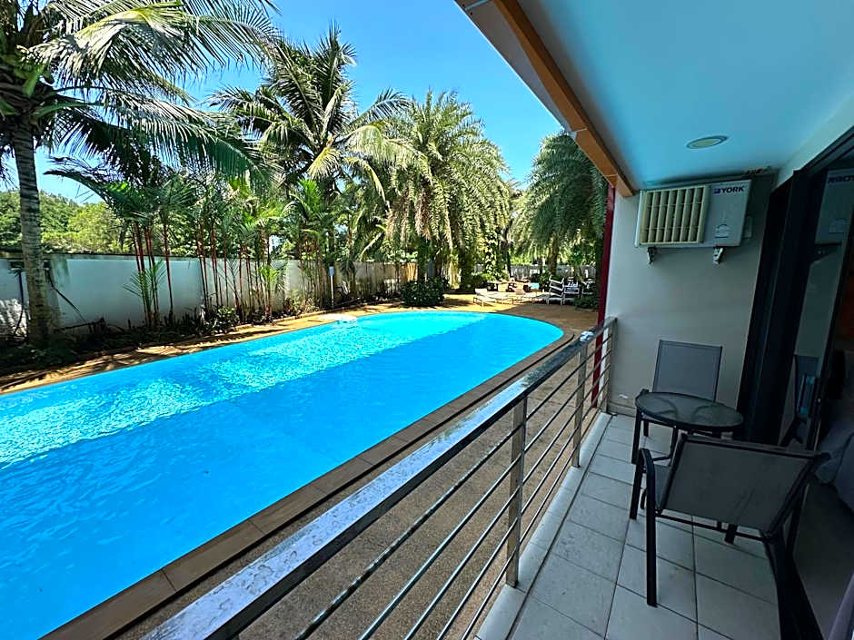 1 - Bedroom Apartment Pool Access, 750m to the Beach