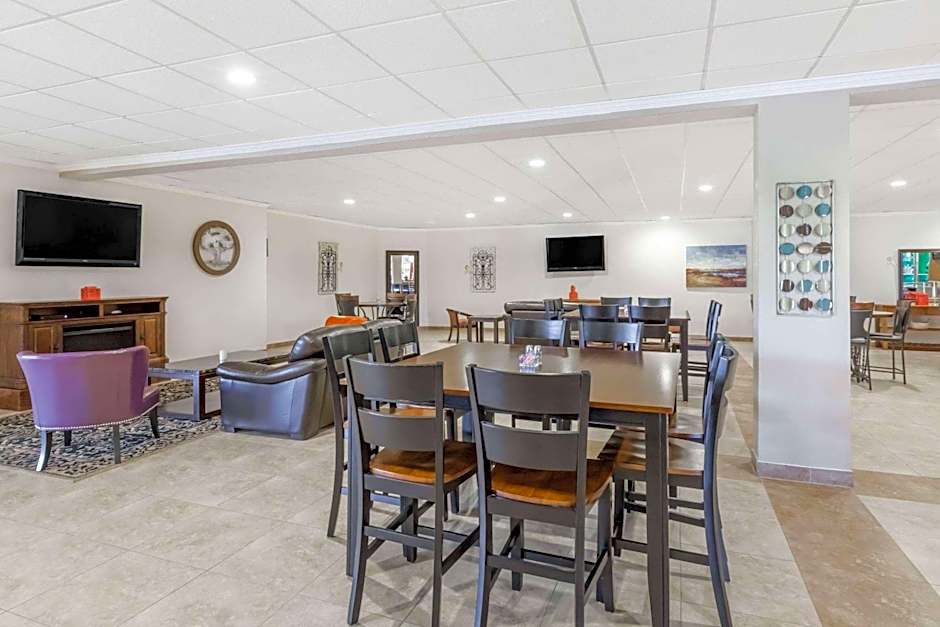Ramada Hotel & Conference Center by Wyndham Grayling