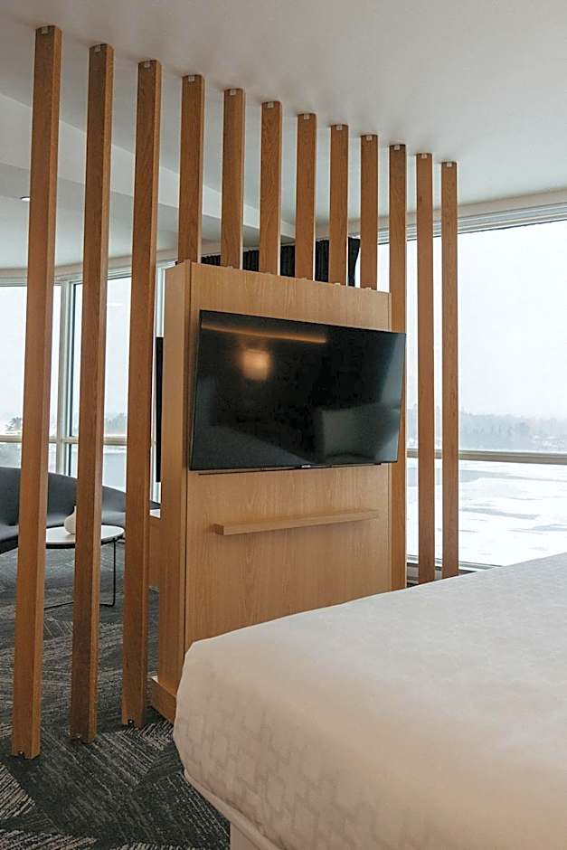 Clarion Lakeside Inn & Conference Centre