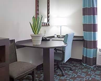 Hampton Inn & Suites Nashville at Opryland