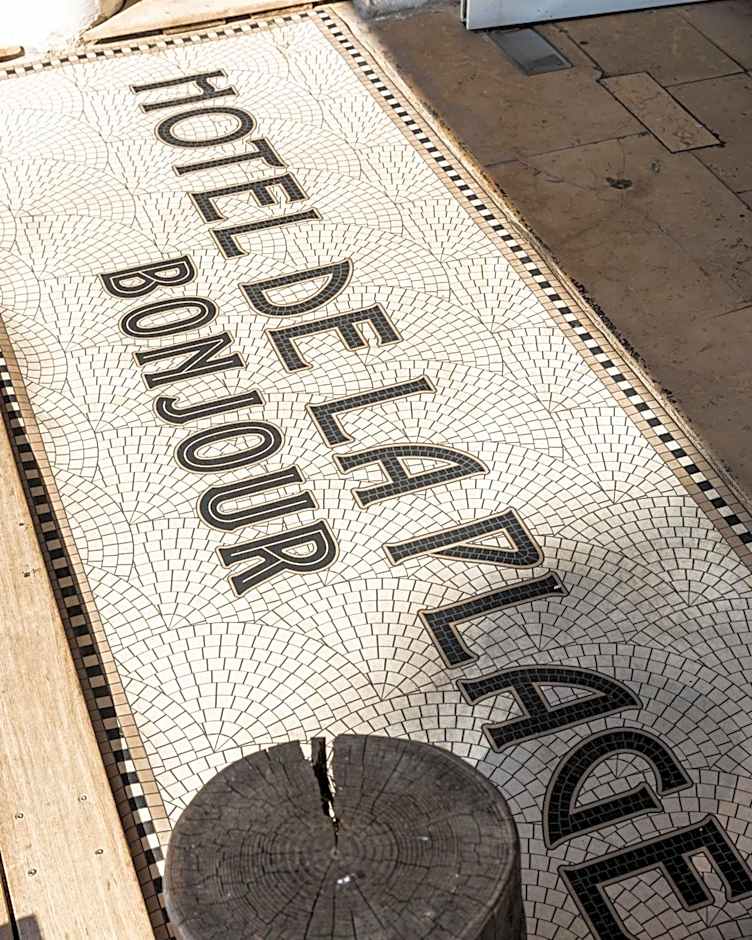 Hotel de La Plage - Mahogany