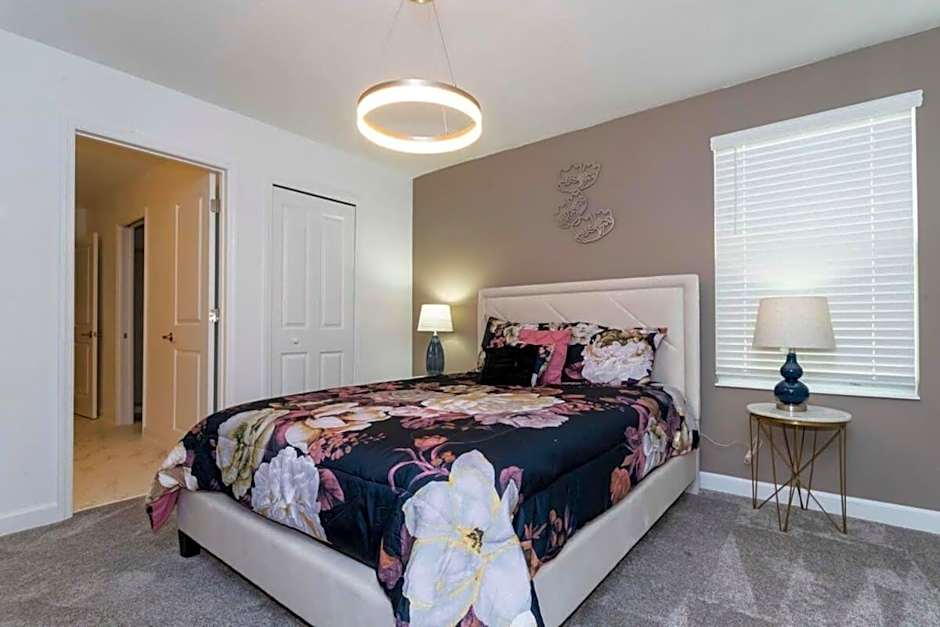 Super nice and spacious 9BDR home