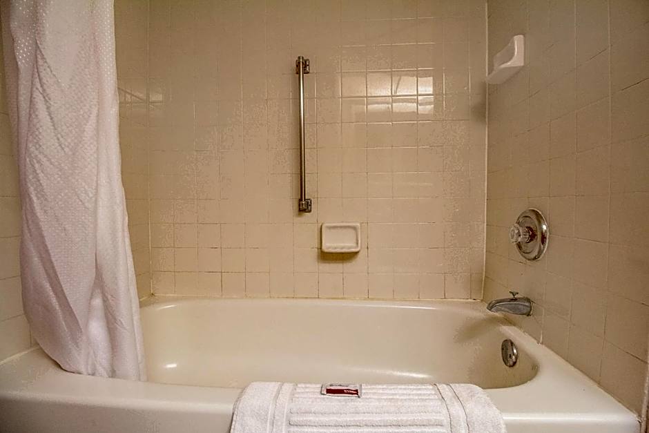 Tulsa Square Hotel Central, I-44 By OYO