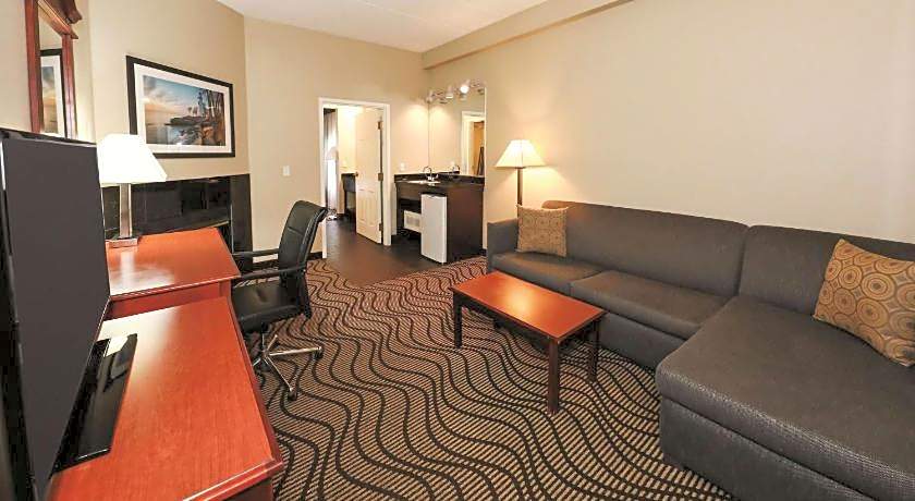 La Quinta Inn & Suites by Wyndham Sandusky