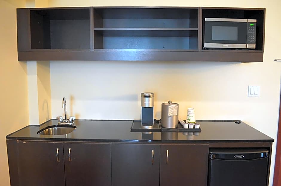 Holiday Inn & Suites Montreal Airport by IHG