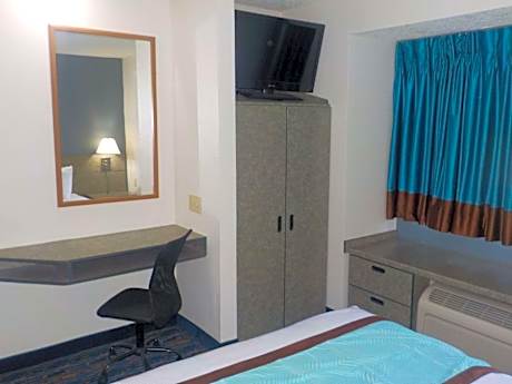 Queen Room - Pet Friendly
