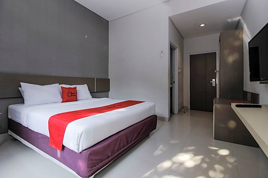 RedDoorz near Goa Sunyaragi