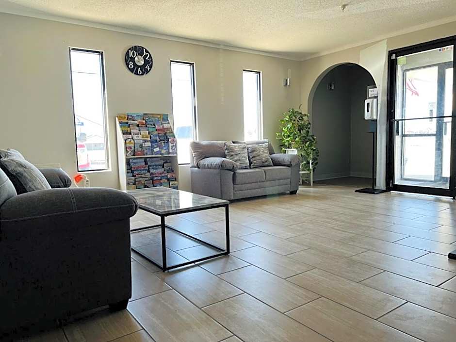 Super 8 by Wyndham Pratt