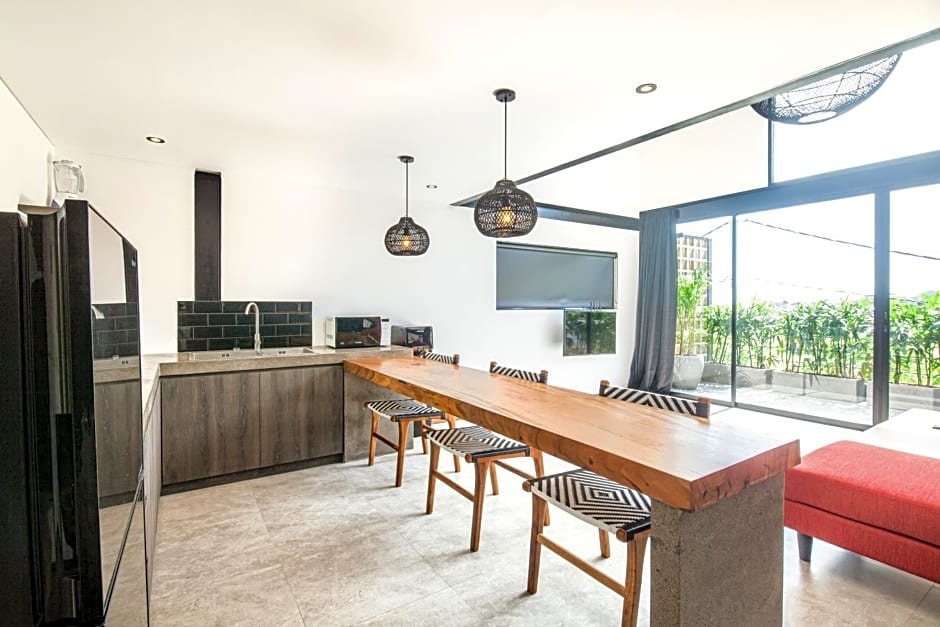 Contemporary Loft 200m From Canggu Shoreline