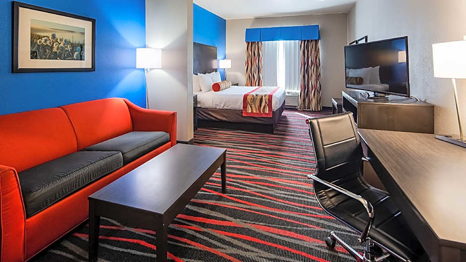 Photo 1 of 6 of 1 King Bed with Sofabed Suite, Hearing/Mobility Accessible, Bathtub