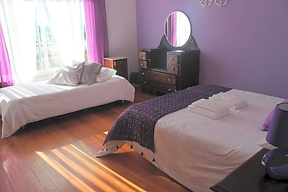 Ericeira Chill Hill Hostel & Private Rooms