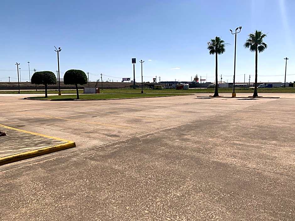 Super 8 by Wyndham Baytown / I-10 – Baytown, TX
