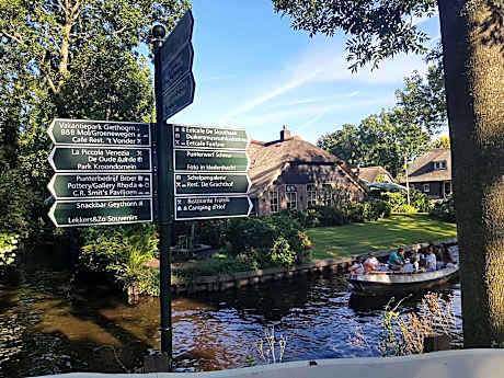 Group Home in Giethoorn with Waterside Terrace