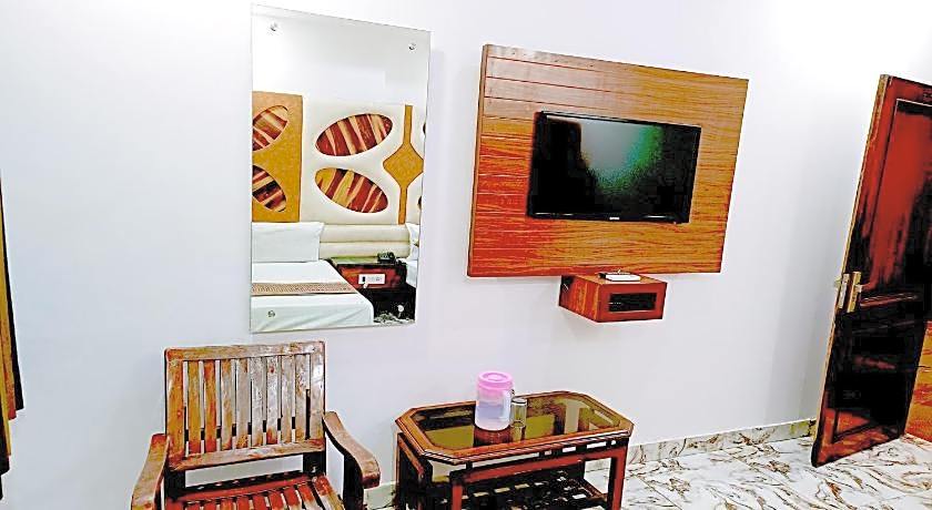 Hotel Crystal Deluxe @New Delhi Railway Station