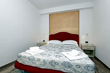 One-Bedroom Apartment Ground Floor with Lake View