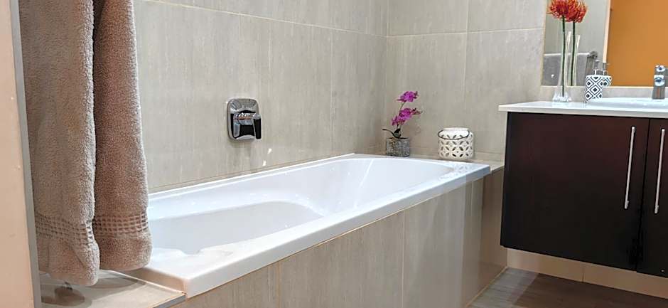 4 on Pritchard Luxury Suites