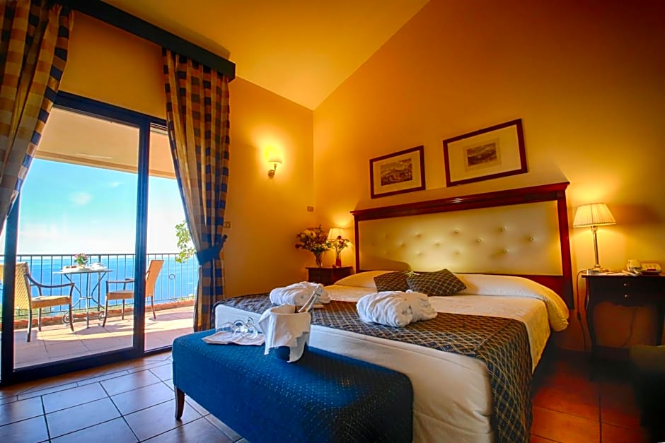 Capo Dei Greci Taormina Coast Hotel & SPA