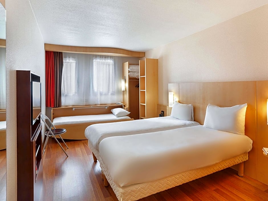 Photo 1 of 3 of Standard 2 Twin Beds