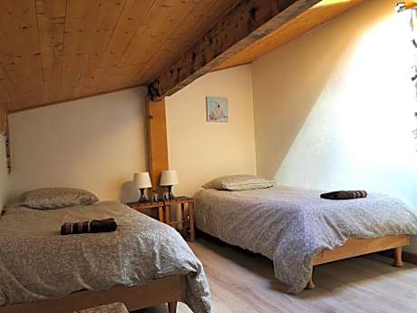 Twin/Double Room with Shared Bathroom