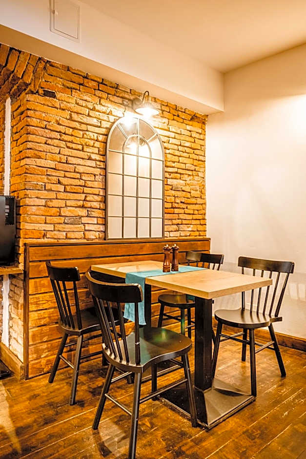 CASA CHITIC - HOTEL & RESTAURANT- Str Nicolae Balcescu 13