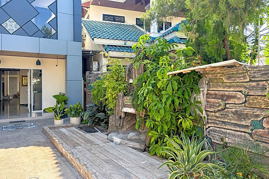 RedDoorz Plus at GNG Hotel El Tari Airport Kupang