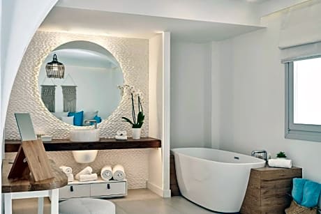 Luxury Suite with jet tub and sea view