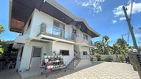 Sonrisa - Golden Meadows by Hiverooms