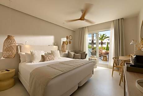 Double or Twin Room Swim-Out