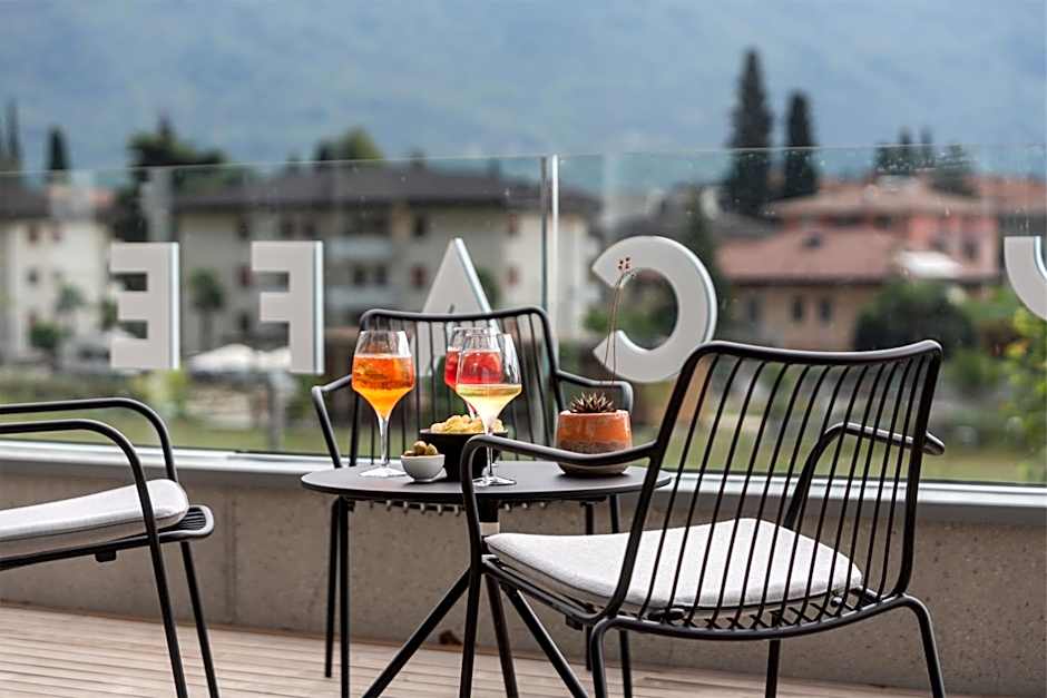 HOODY ACTIVE & HAPPINESS HOTEL