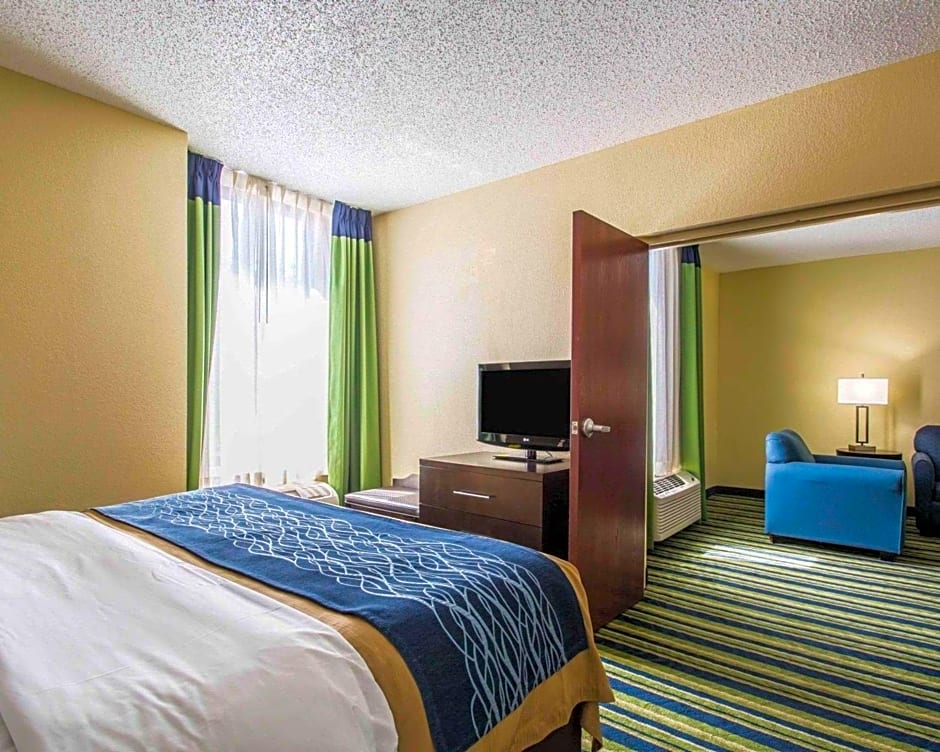 Comfort Inn & Suites Lantana - West Palm Beach South