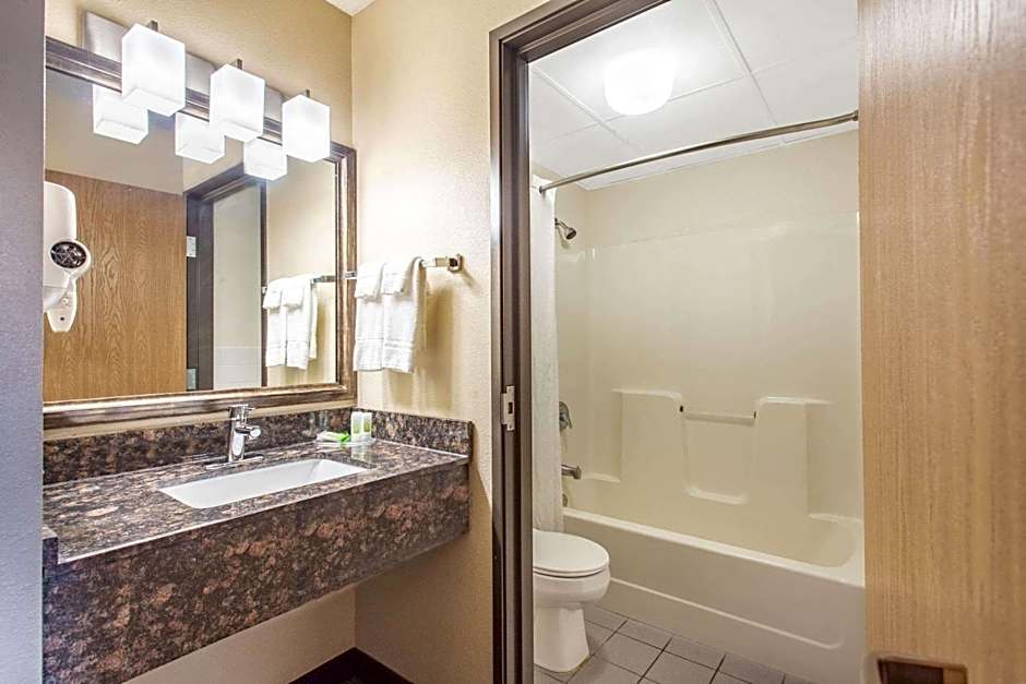 AmericInn by Wyndham West Salem