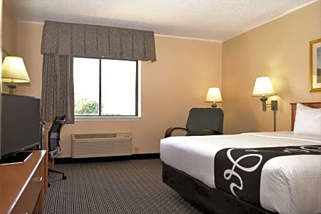 Double Room with Roll-in Shower - Mobility Accessible/Non-Smoking