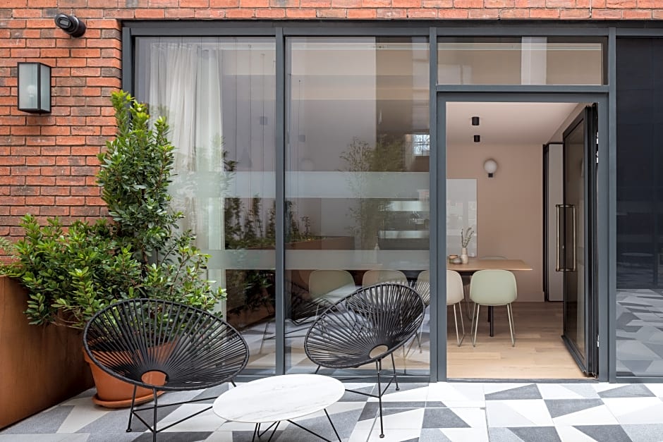 Zanzibar Locke, Ha'Penny Bridge