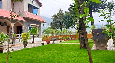 Hotel Kashmir Lodge