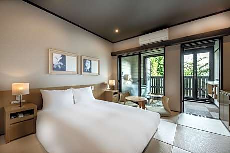 Standard Double Room with Tatami Area with Semi Open-Air Bath (25㎡)