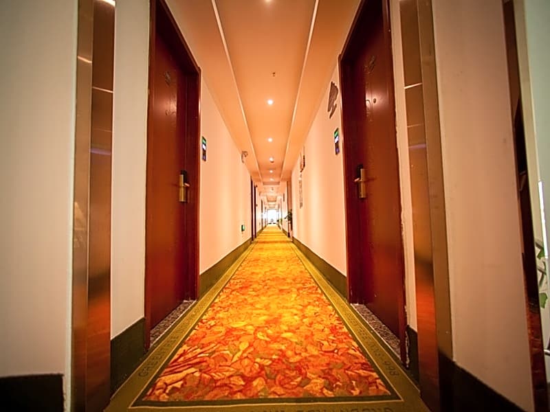 GreenTree Inn Anhui Wuhu Yinhu(N)Road Fangte World Resort South Gate Business Hotel