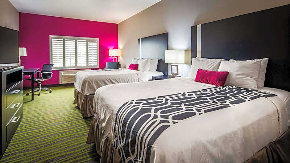 Photo 1 of 1 of 2 Queen Beds, Accessible, Bathtub