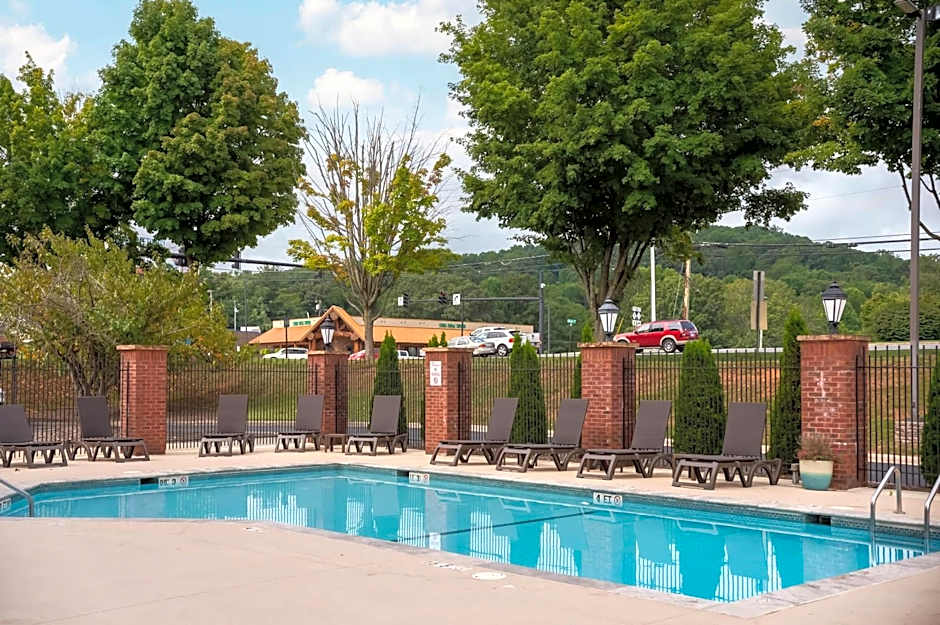 Comfort Suites Outlet Center