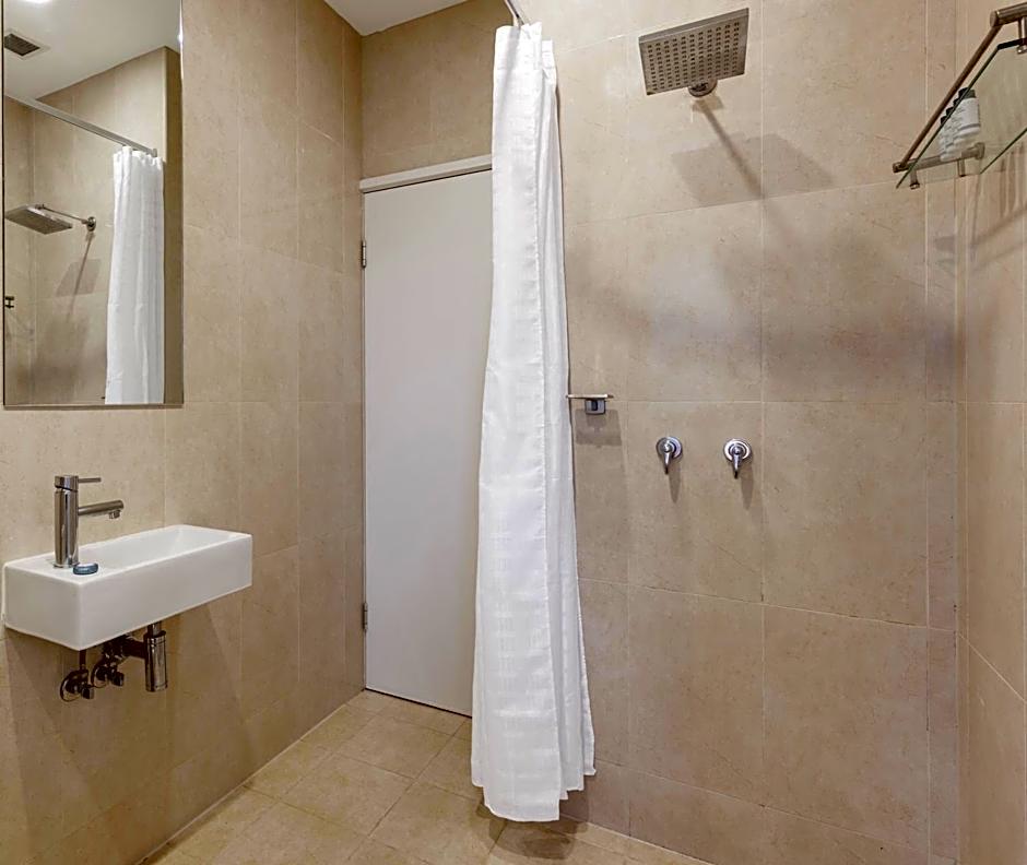 Oaks Melbourne on Collins Hotel