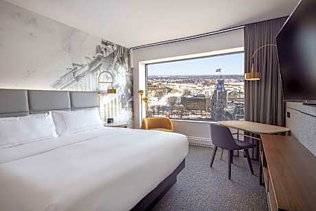 Parliament View Executive Floor One King Bed