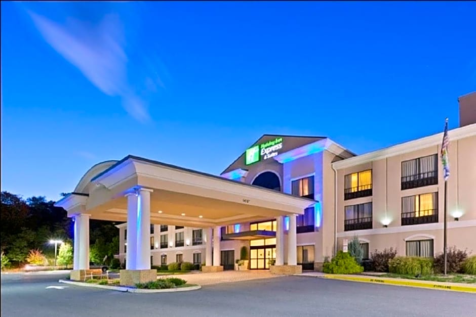 Holiday Inn Express and Suites Winchester By IHG