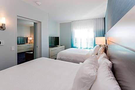 1 Bedroom Suite, 2 Queen, Sofa bed