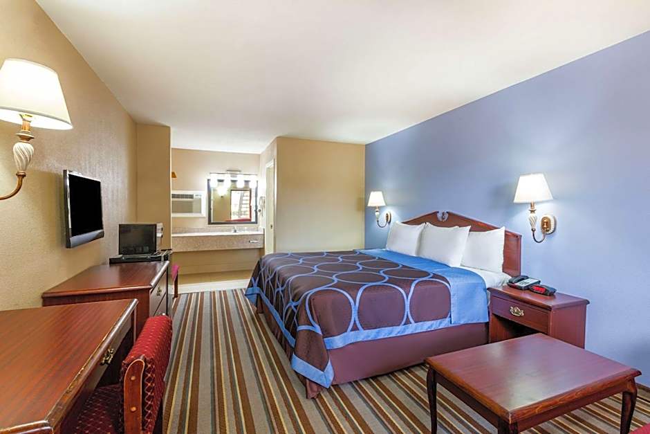 Super 8 by Wyndham Mt. Pleasant TX