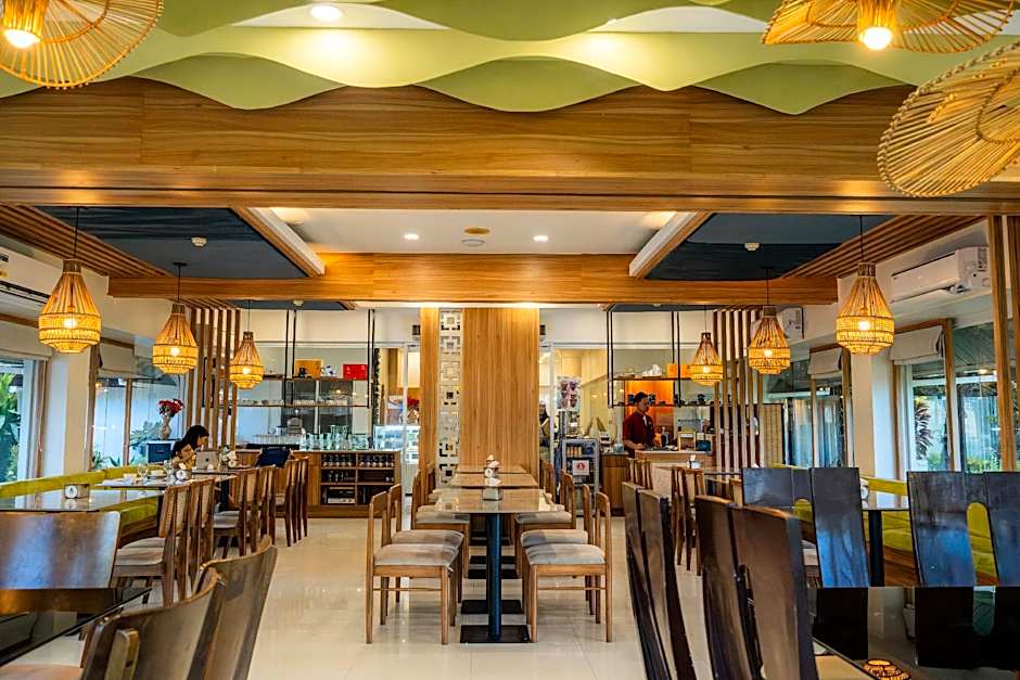 The Ritz Hotel at Garden Oases (Multiple-Use Hotel)