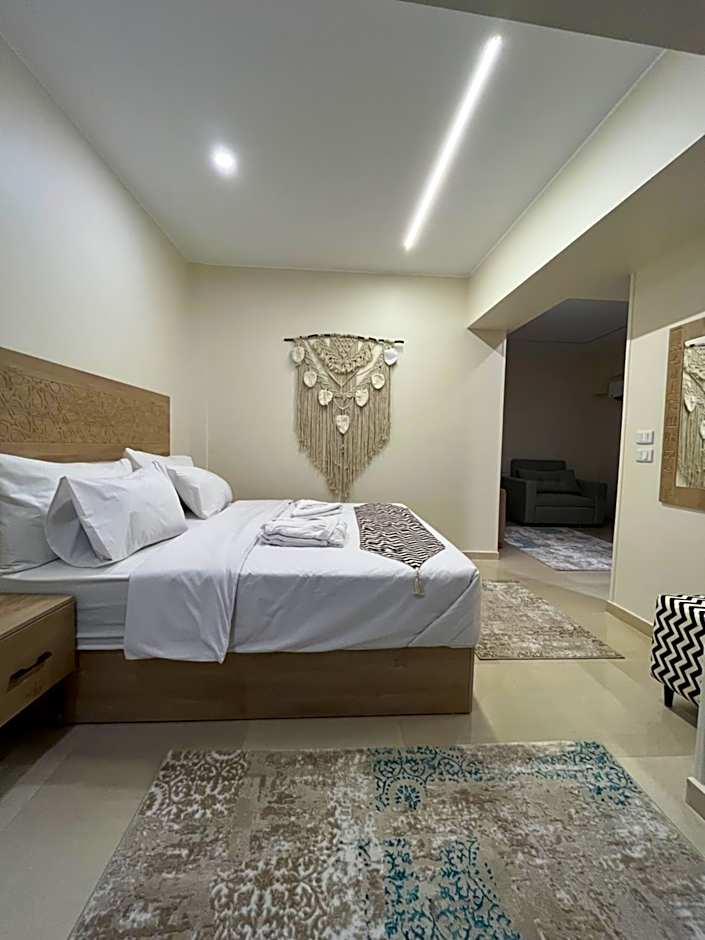 The Gate Hotel Front Pyramids & Sphinx View