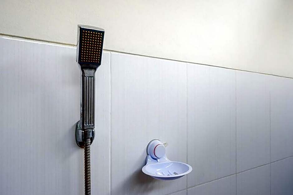 RedDoorz Syariah near Purwosari Train Station