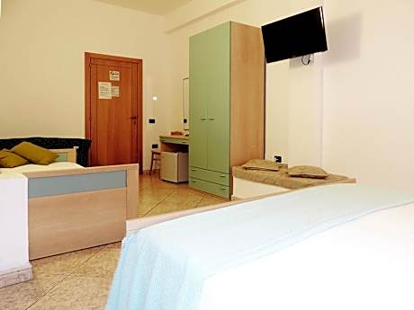 Quadruple Room with Private Bathroom