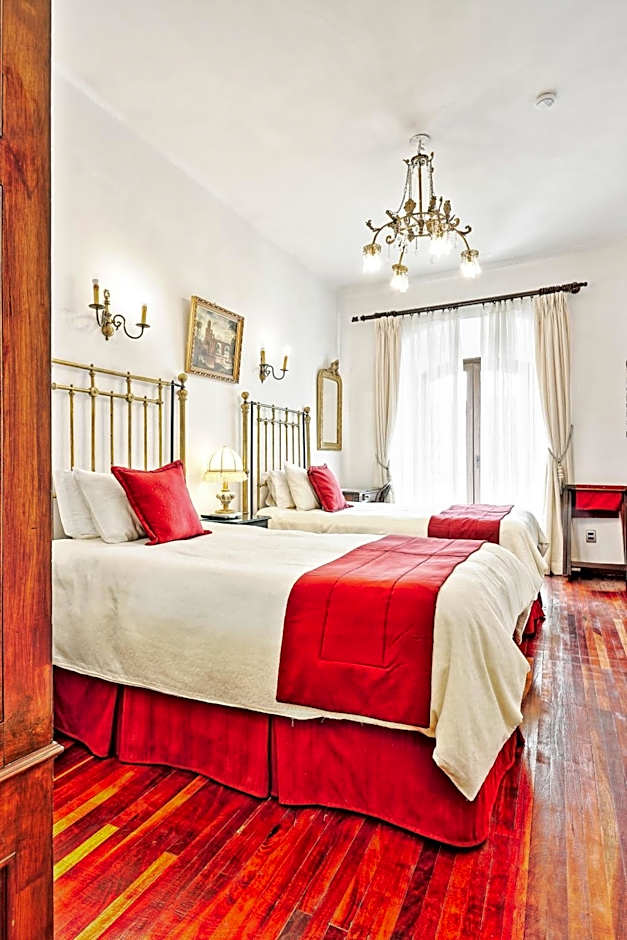 El Hotel de Su Merced