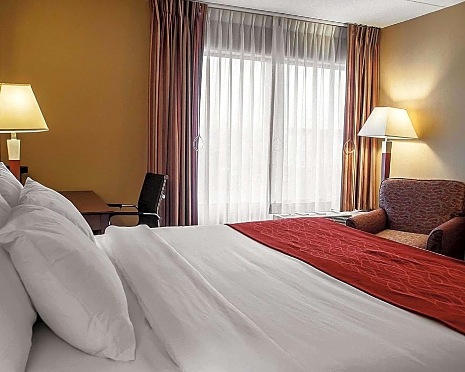 Comfort Inn & Suites Watertown