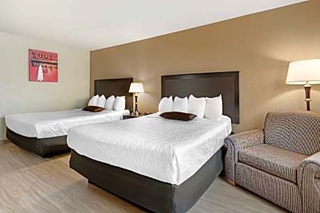 2 King Beds Non-Smoking Second Floor Sofabed Microwave And Refrigerator Wi-Fi Full Breakfast